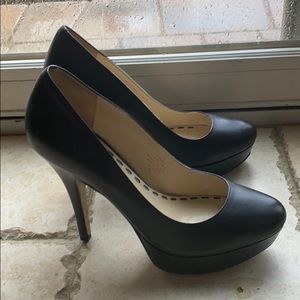 Enzo Angiolini classic black leather pump
